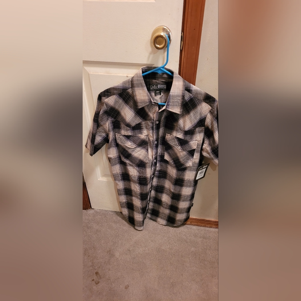 Canyon guide outfitters collared short sleeve snap down shirt